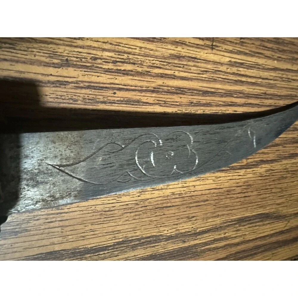 Beautiful vintage traditional Middle Eastern curved dagger (Jambiya or Khan-jar)